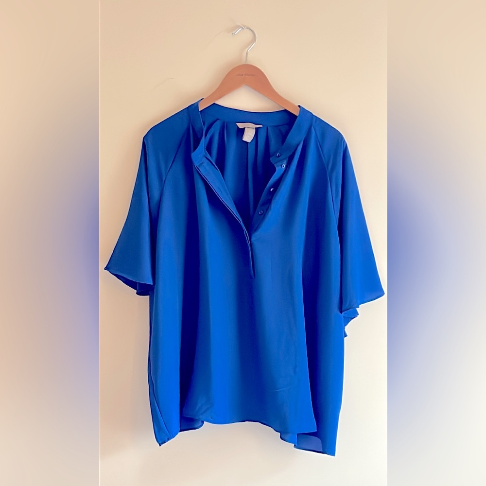 H&M chiffon blouse in bright blue XXL.